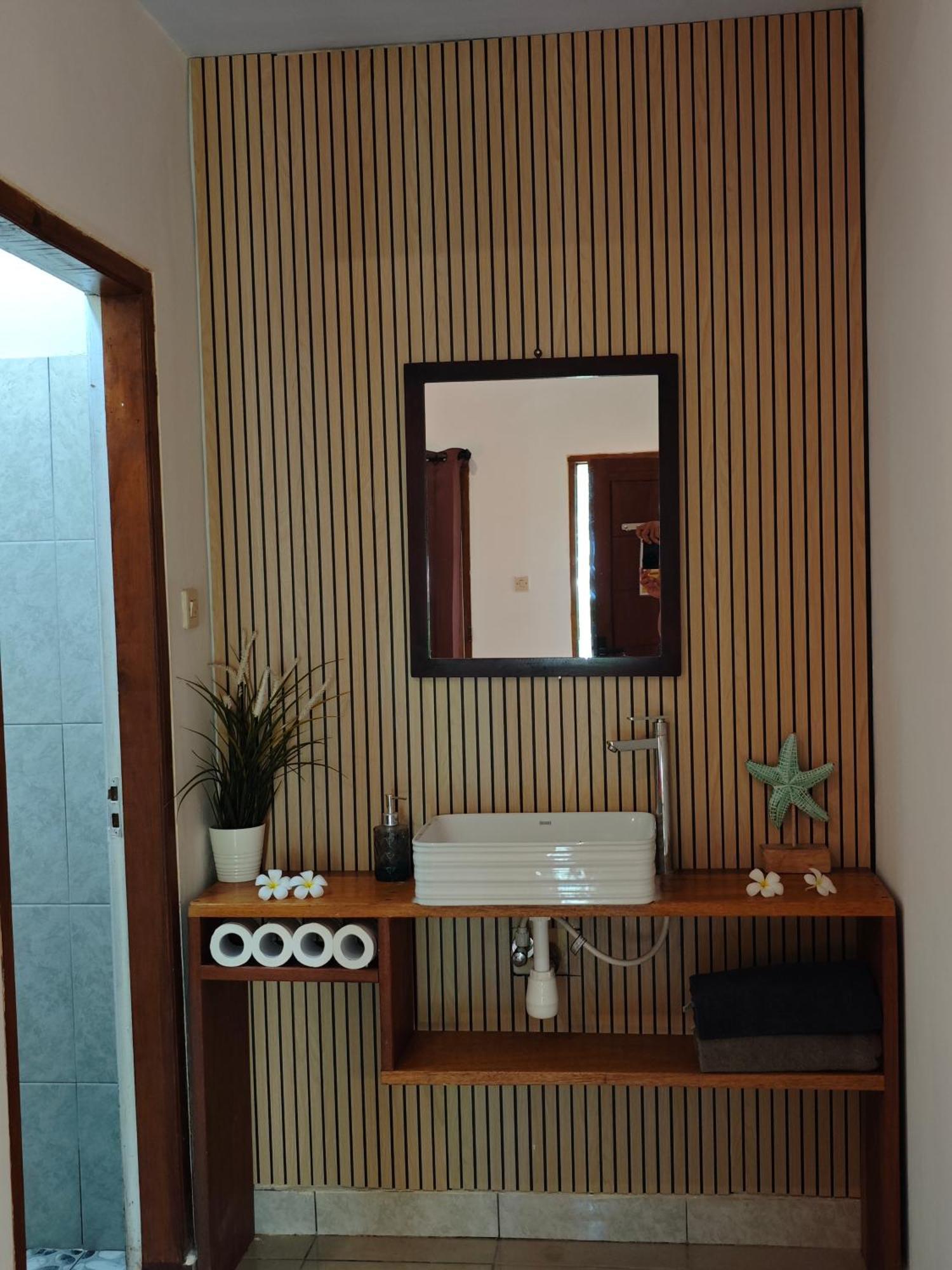 Surf Camp 79 Hotel Kuta  Bilik gambar