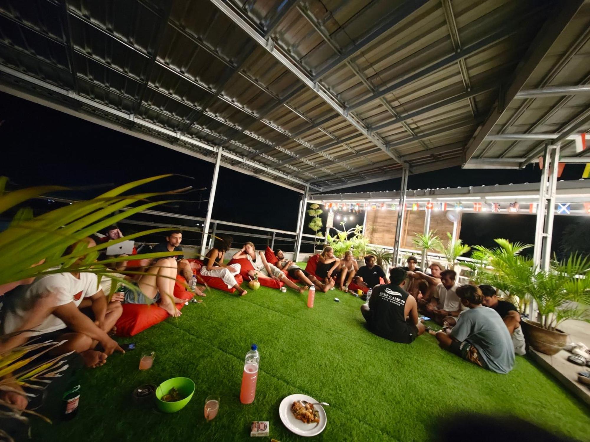 Surf Camp 79 Hotel Kuta  Luaran gambar